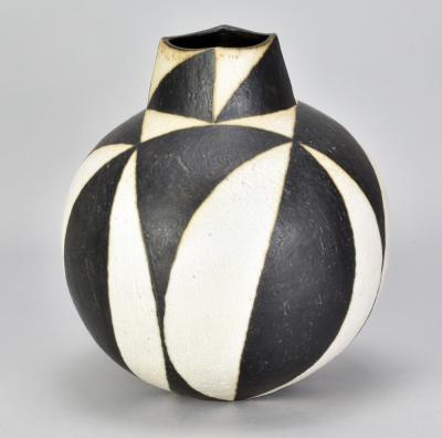One Day Auction of Studio Ceramics (Macclesfield) 2022-10-28 Image