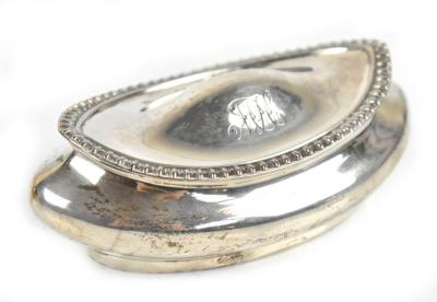 At Auction: A CONTINENTAL WHITE METAL PILL BOX. 5cm x 1.8 cm