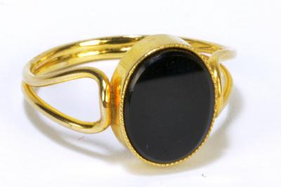 9ct Yellow Gold Onyx Ring - Size V - 2.8g